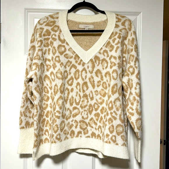 Loft Leopard Print V-Neck Sweater - Picture 1 of 3
